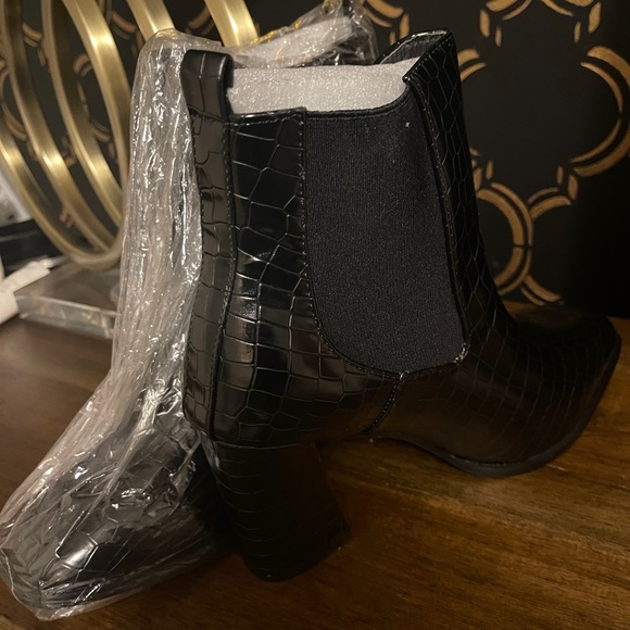 She In booties size 10 - Picture 2 of 2